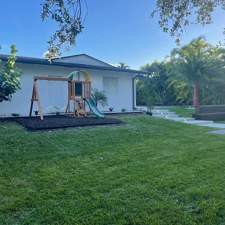 Heated Pool In A Precious House Close To Zoo Parks And Arts Villa Cutler Bay Exterior photo