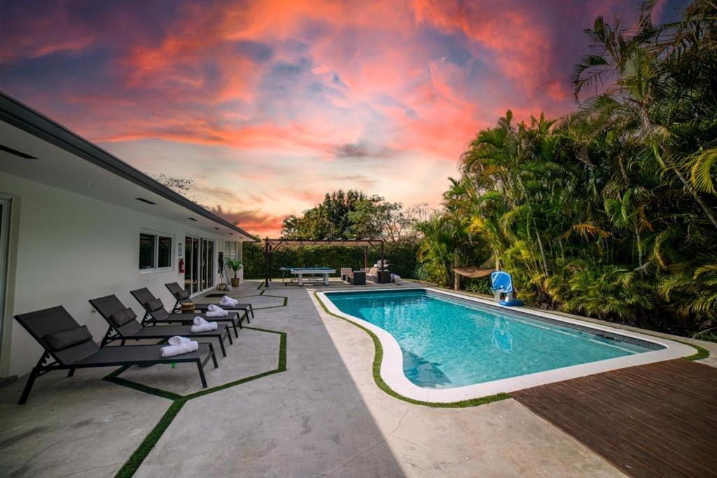 Heated Pool In A Precious House Close To Zoo Parks And Arts Villa Cutler Bay Exterior photo